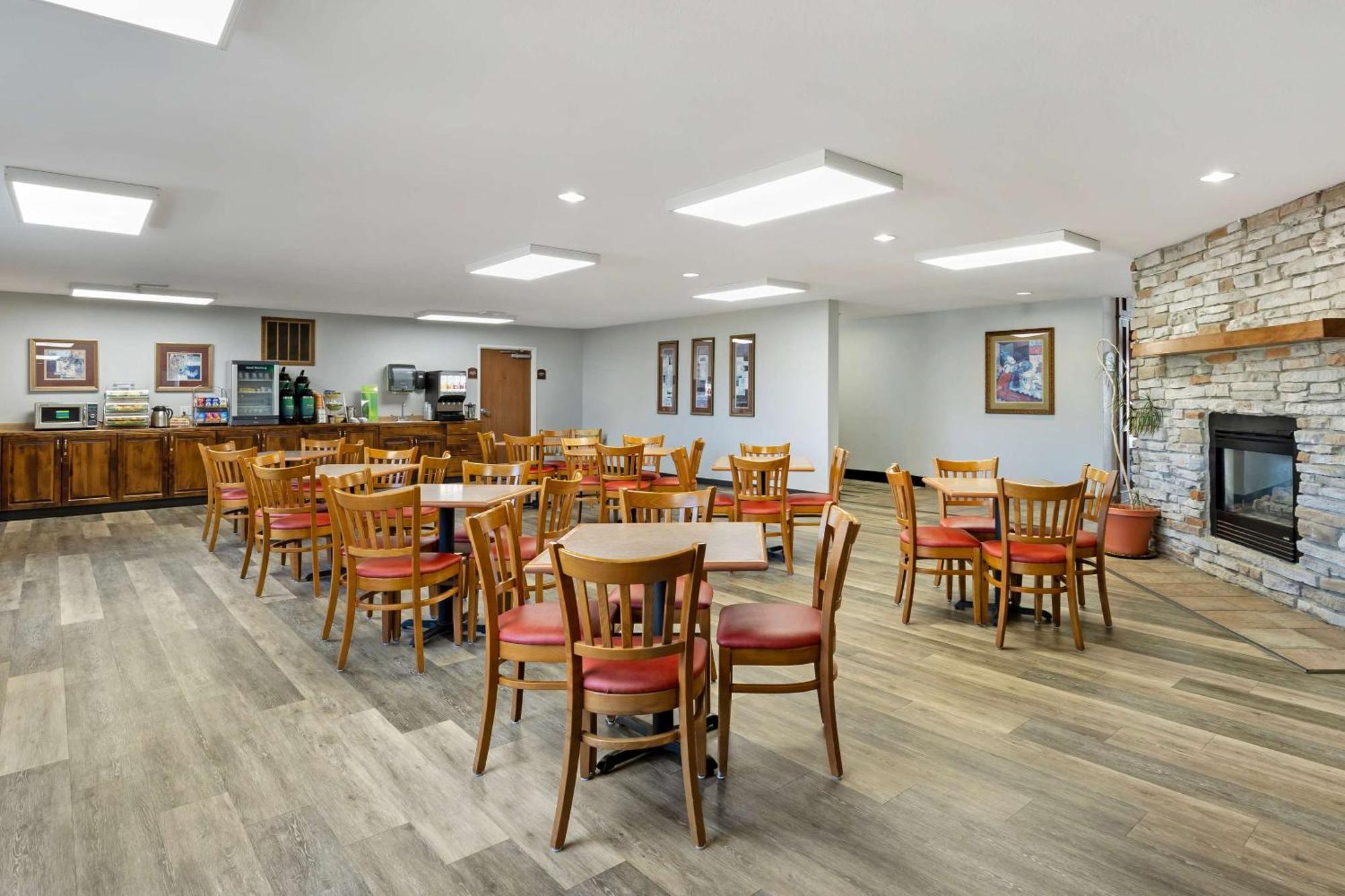 Quality Inn & Suites Fort Madison Near Hwy 61 Kültér fotó